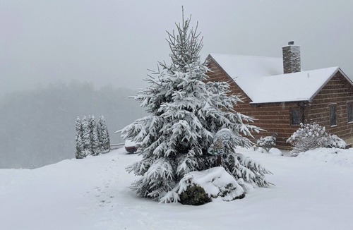 Vilas Cabin | Starry Nights Lodge, Beautiful Views, Hot Tub, Firepit, 15 mins from Boone