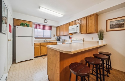 Four O'Clock House | Stay at Winterpoint 20 and walk to Main Street!