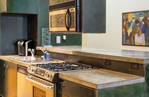 Downtown Austin House | Stay & Play in Style: Iconic Views, Chef’s Kitchen, Game Room & Luxury Living