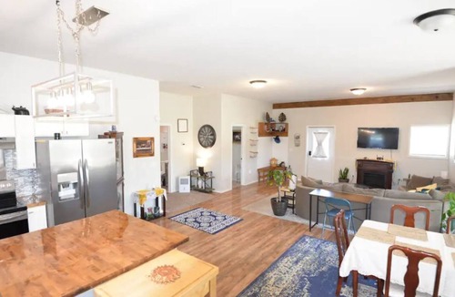 Pickaway County House | Stay & Play! Private guest house, Golf,Pool,Court