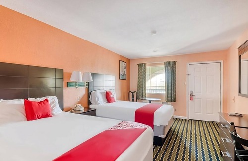 Channelview Hotel | Stay, Relax, Explore! 2 Modern Units, Free Parking, Pet-friendly Property!
