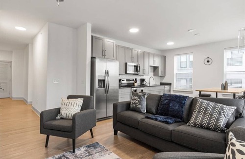East Walnut HIlls Apartment | Stay Where It’s Happening! Chic Cincy Condo
