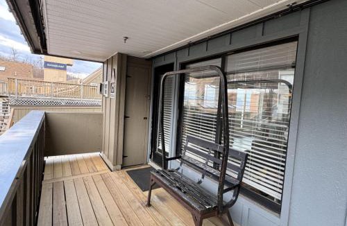 Carrabassett Valley House | Steps to the Lifts Sugarloaf Village