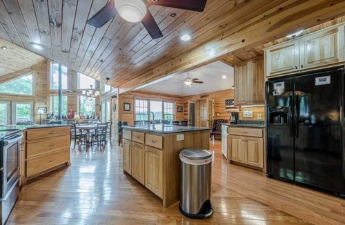 Sautee Nacoochee House | STERLING LODGE - LUXURY MOUNTAIN VIEW CABIN