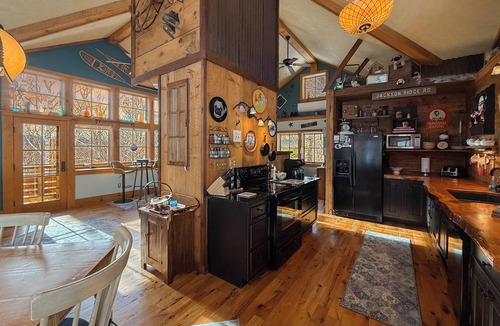 Jackson House | Story Land, Jackson Village, Ski-in Ski out Black Mtn, Private Views Cozy Charm