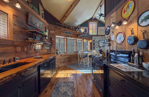 Jackson House | Story Land, Jackson Village, Ski-in Ski out Black Mtn, Private Views Cozy Charm