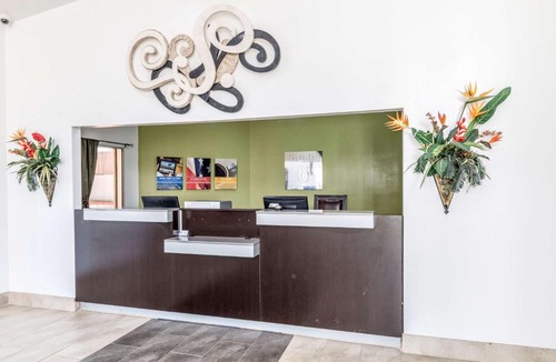 North Arlington Hotel | Studio 6-Arlington, TX