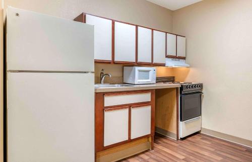 Florence Hotel | Studio 6 Extended Stay Florence KY - Meijer Dr Cincinnati