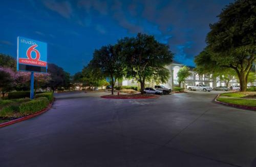 Wetmore Hotel | Studio 6 Extended Stay - San Antonio, TX - Six Flags