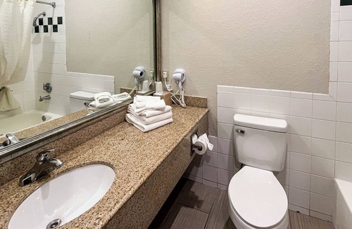 FM 1960 Hotel | Studio 6 Suites Houston, TX - Spring