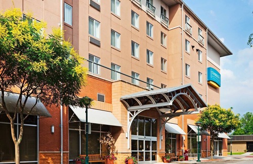 Downtown Chattanooga Apartment | Studio in Downtown Chattanooga | Free Breakfast, Pool + Hot Tub Access
