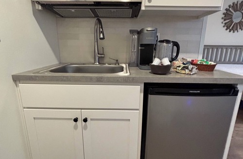 Forest Grove Apartment | Studio in Forest Grove offers a ground-floor apartment in Forest Grove, Oregon.