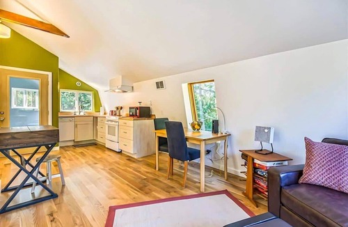 Sequim House | Studio Loft in the Woods|Washer & Dryer|Workspace