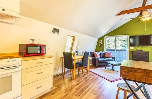 Sequim House | Studio Loft in the Woods|Washer & Dryer|Workspace