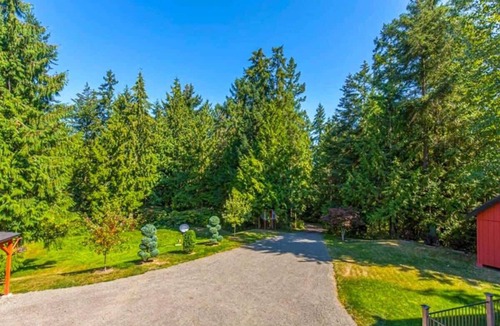 Sequim House | Studio Loft in the Woods|Washer & Dryer|Workspace