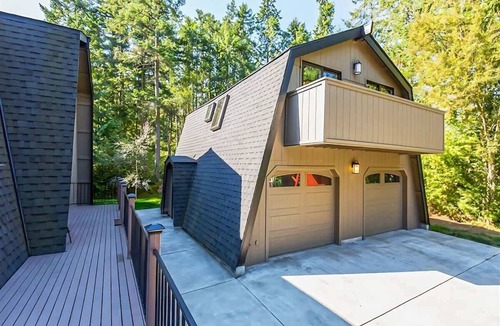 Sequim House | Studio Loft in the Woods|Washer & Dryer|Workspace