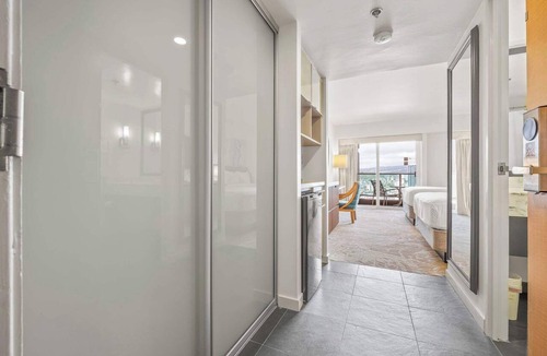 Ala Moana Condo | Studio Ocean View & Balcony 1118