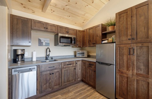Sunapee Hotel | Studio Suite #2 at The Lodge | Minutes from Sunapee Harbor & Mount Sunapee