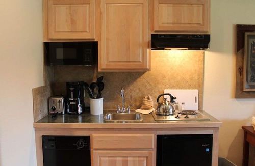 Four O'Clock Resort | Studio Unit, Beautiful Luxury Ski In, Ski Out Resort