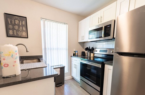 University Hills and Windsor Park Apartment | Studio w/ Great Location Near Highway to DT-A