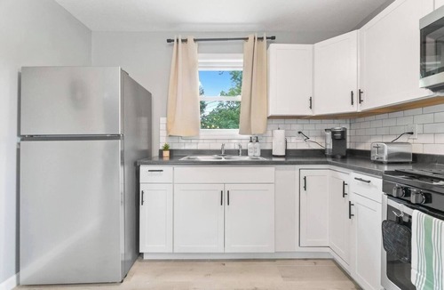 Fort Wayne Apartment | Studio with King Bed | Downtown Fort Wayne, Parking