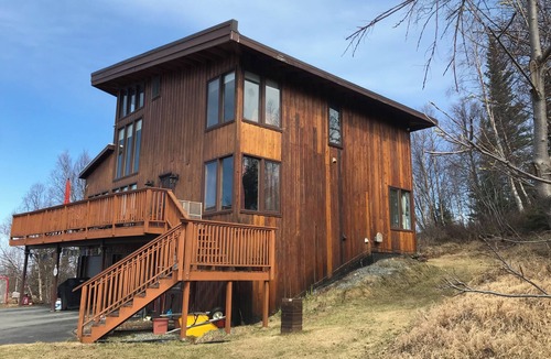 Basher House | Stunning Alaskan home in Anchorage on edge of wilderness. Dog friendly.