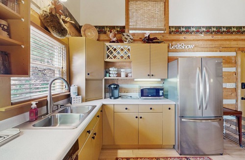 Foscoe Cabin | Stunning mountain view home with large deck and close to local attractions