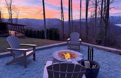 Butler Cabin | Stunning, Mtn-Top, Lakeview Cabin on Private 8 acres