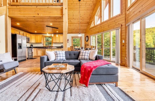 Bethel Ski Chalet | Stunning MTN views! Fireplace, Hot Tub, Sleeps 12