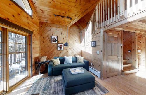Boothbay Harbor House | Stunning & Spacious Log Cabin in the Woods
