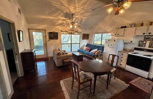 Blanco House | Stunninghome on The Blanco River