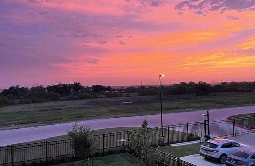 Austin Apartment | Stylish 1-bedroom apartment with quiet onsite Amenities close to Austin airport