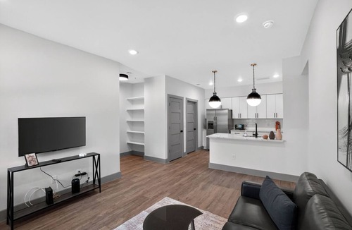 Parker Lane Apartment | Stylish 1-bedroom featuring contemporary finishes.