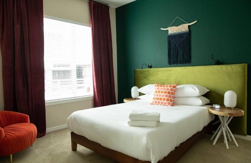 Stoneridge Place Apartment | Stylish 1BR near Barton Creek #2534 by WanderJaunt