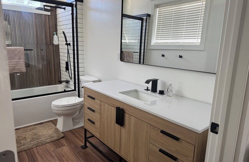 Atlantic House | Stylish 2BR-2Bath with Master Suite & Laundry