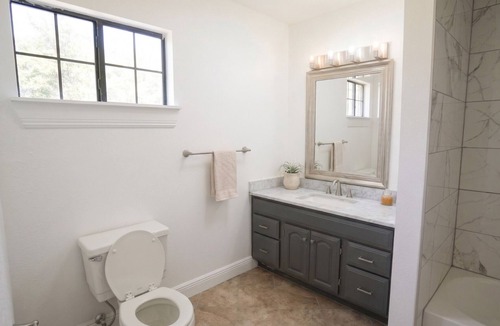 Sweetbriar Apartment | Stylish 2BR Apartment in South Austin, Total Comfort