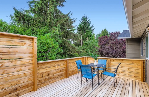Haller Lake House | Stylish 4-Bedroom house in Seattle- Near Light Rail and UW, Free Parking