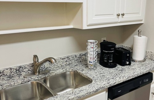 Buford House | Stylish & Cozy 3bed Retreat with modern amenities!