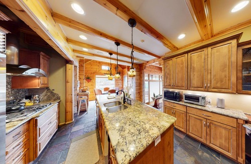 The Highlands House | Stylish Dog-Friendly Home w/All-Wood Interior + Private Sauna and Theater