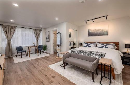 Downtown Anchorage Apartment | Stylish Downtown Anchorage Stay- King Bed plus Kitchen