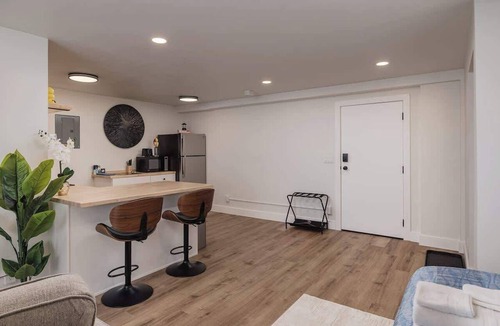Downtown Anchorage Apartment | Stylish Downtown Studio - Free Parking plus Kitchen
