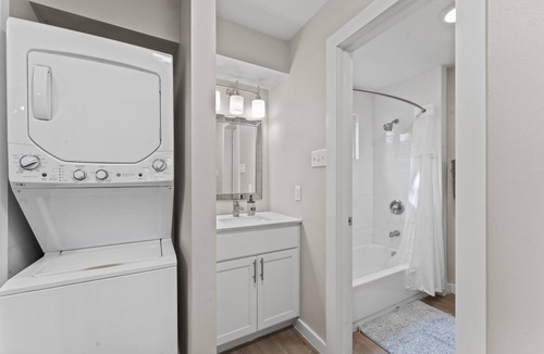 Allandale Apartment | Stylish Modern Studio Close to Downtown and Domain