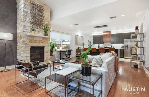 Holly Apartment | Stylish Retreat + Outdoor Oasis in Heart of Austin