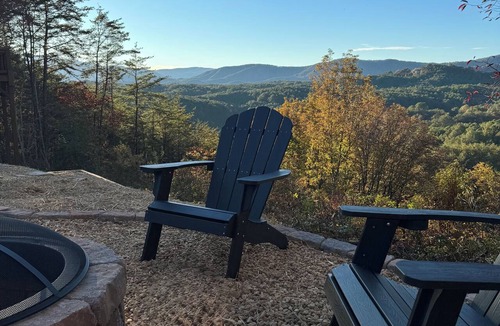 Copperhill House | Stylish with Breathtaking views, 4bed, 4.5baths, pool table, fire pit and more!