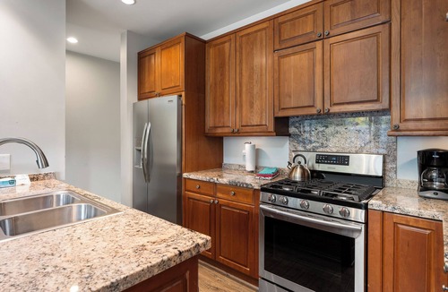 Old Town Condo | Summer Escape Riverfront Stay in WP
