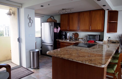 Diamond Head - Kapahulu - St. Louis Condo | Summer Prices! Diamond Head Gem 1 bdr oceanfront condo, surfing, sunset views.
