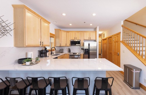 Dillon Condo | Summit County Basecamp: Escape to the Mountain Lake! Garage-Grill-In Town!