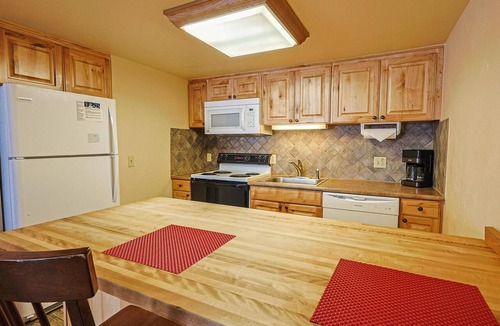 Copper Mountain Village Hotel | Summit House 2 bed 2 bath B
