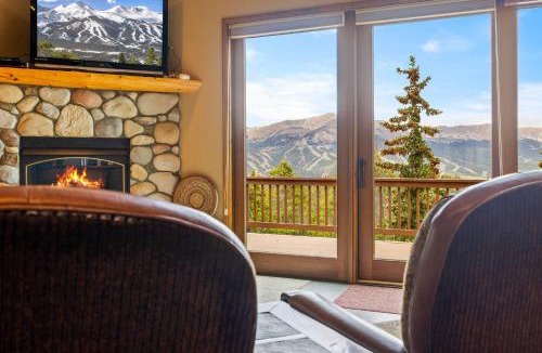 Woodmoor House | Sun Breck Lodge - Panoramic Mountain Views Hot Tub
