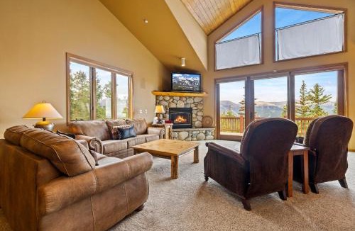 Woodmoor House | Sun Breck Lodge - Panoramic Mountain Views Hot Tub